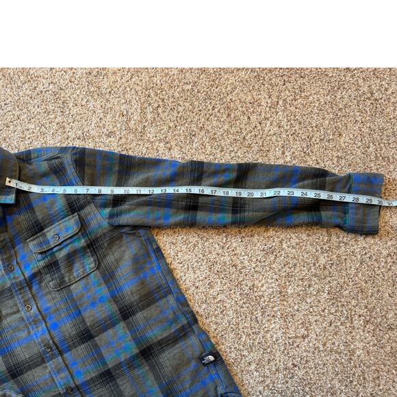 The North Face Long sleeve, button down Heavy Flannel, shirt, Large; Gray & Blue - Picture 4 of 11